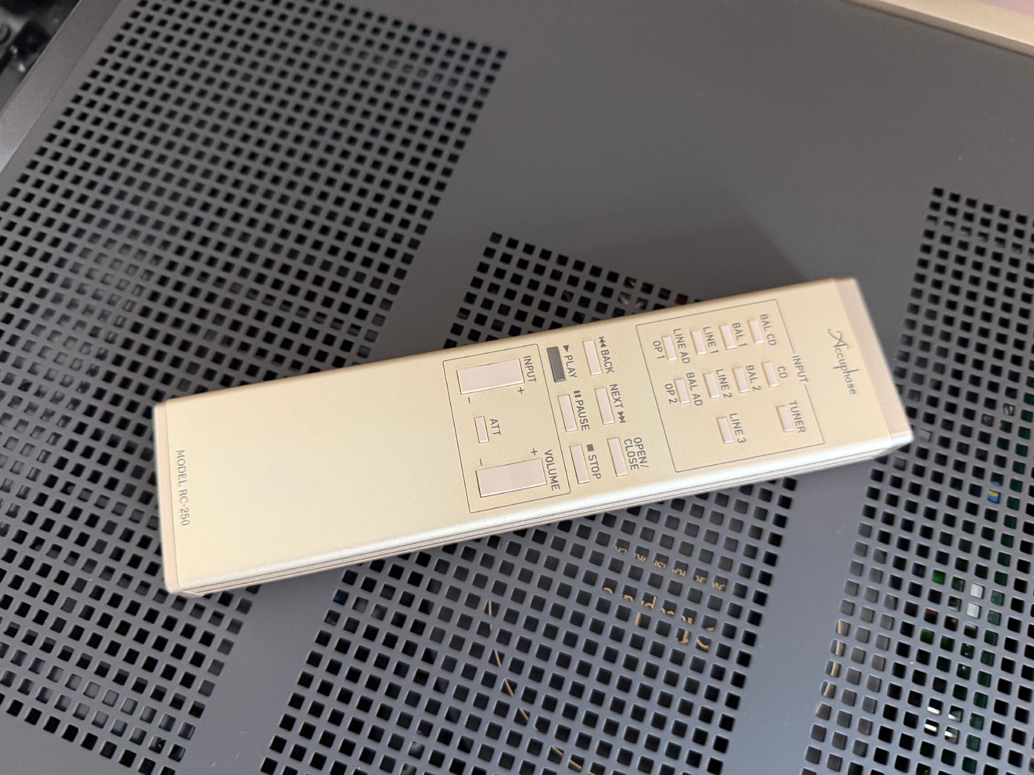2025-06-30-TST-Accuphase-E700-11